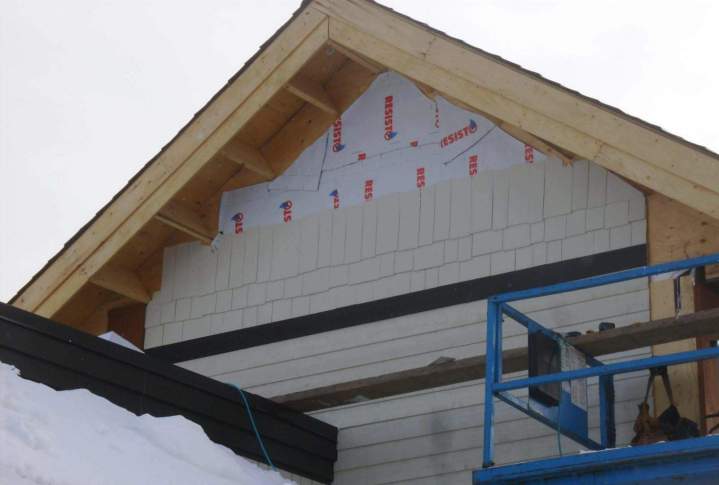 Installation of architectural panels, Montreal South Shore
